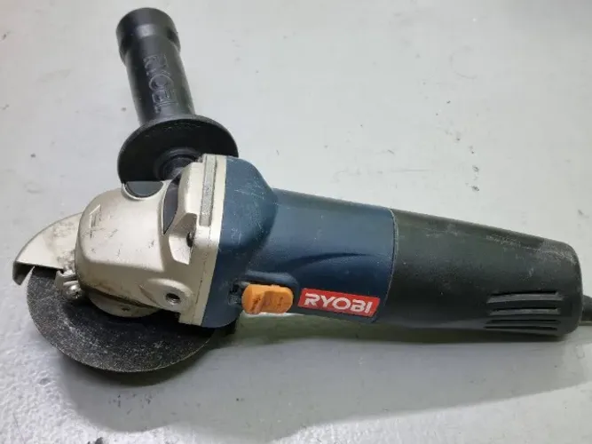 Esmerilhadeira Lixadeira Ryobi 127V 110V pouco usada em perfeito estado
