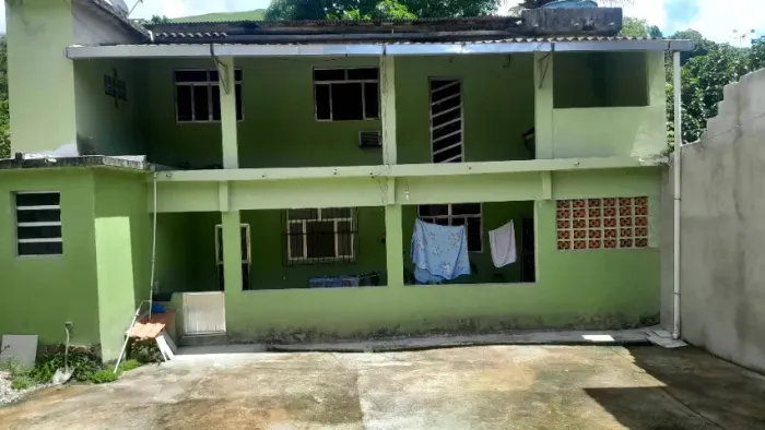 Casa 02 Quartos, Sendo uma suíte e com Garagem, Em Piabeta Magé RJ.