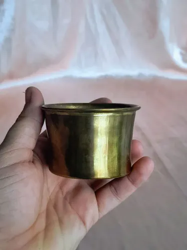 lata copo em latão metal antigo antiquario decoração vintage dourado antiguidade casa