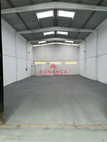 Galpão para Locação no São Francisco  250m² com Pé-Direito Alto, Ótima Localização em São 