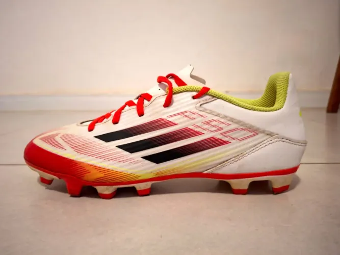 Chuteira Adidas F50 Club - Tamanho 40 | Seminova | Excelente Estado