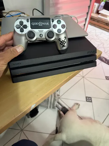 Vendo-PS4 Pro 1TB Original - Funcionando Perfeitamente + Garantia