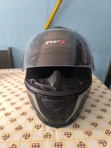 Capacete FW3 tam. 60 novo-usado