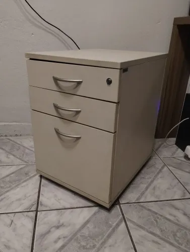 ARMÁRIO 2 GAVETAS E UM PORTA PASTA COM CHAVE