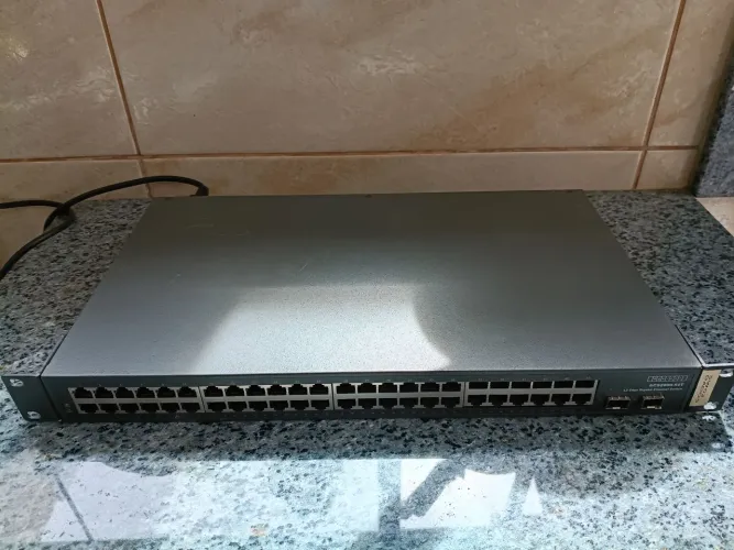 Vendo Switch Edgecore ECS2000-50T, 48 portas 10/100/1000Base-T (Gigabit Ethernet). Leia.