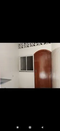 Aluga-se apartamento de 2 quartos