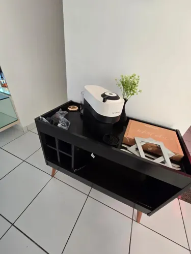 Cafeteira Nespresso Vertuo Pop + aparador