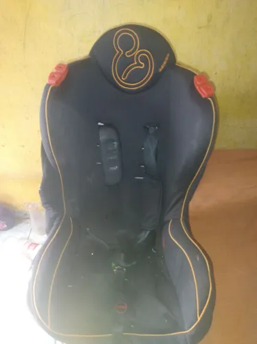 vendo esta cadeirinha .fone *00