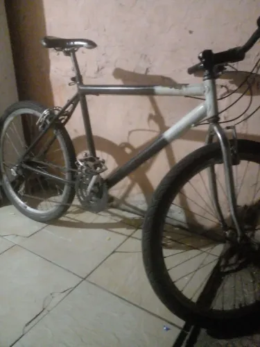 Vendo ou troco bicicleta aro 26 pôr um celular usado no valor de  100 reais 