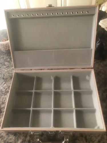 Vendo essa maleta 40 reais