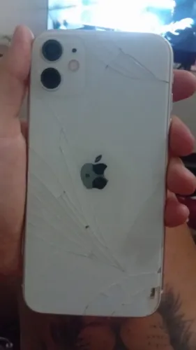 iPhone 11 com avaria