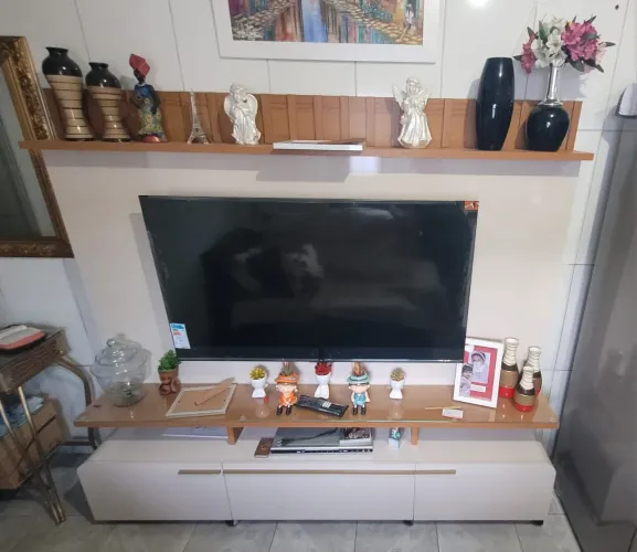 Rack branco e freijó c/ NF Atlântida Móveis, usado só 2 meses, novinho!