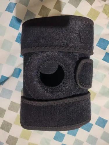 Vendo joelheira ortopédica ajustável de neoprene com anel central<br>50 reais - entrego