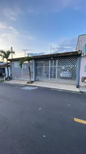 Linda casa no Cj. Sakura - 256M² -3 suítes - PQ 10