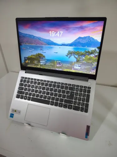 Notebook Lenovo IdeaPad 1i (Intel Core i3 12ª Ger / 8GB RAM / 256GB SSD)