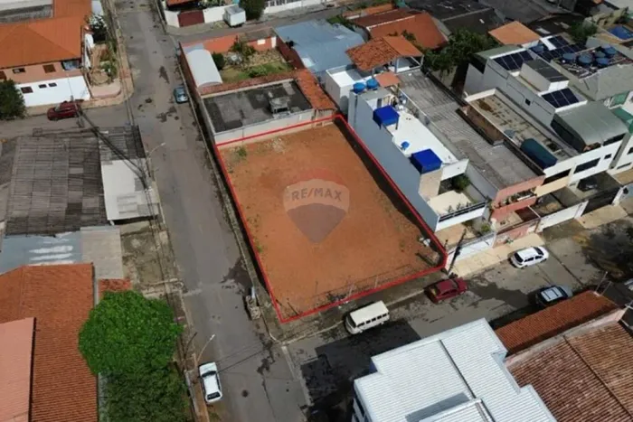 Lote misto de Esquina plano regularizado na Vila Planalto Próximo à Concha Acústica e à Or
