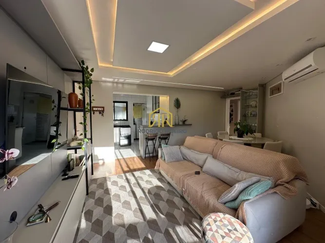 Apto reformado e mobiliado - 03 Dorm na Trindade!