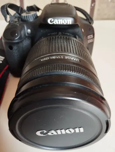 CANON EOS 550D + Lente Objetiva 18-200 mm (c/ Case + Tripé)
