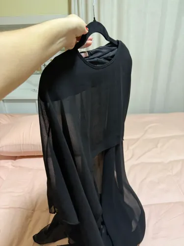 Blusa com transparência preta e top