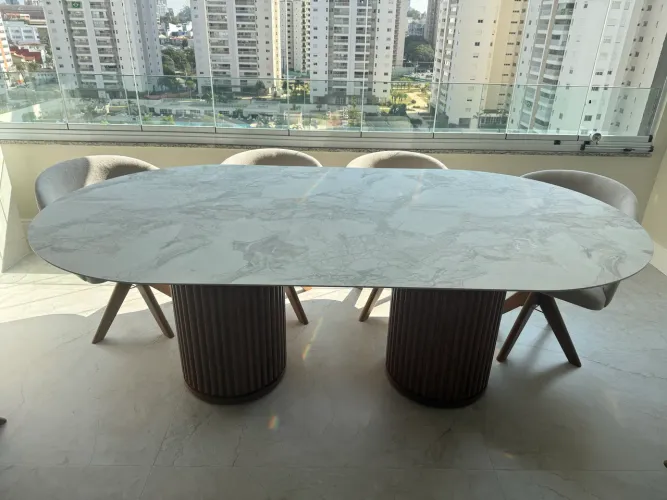Mesa de Jantar de Alto Padrão - 2,18 x 1,20 m