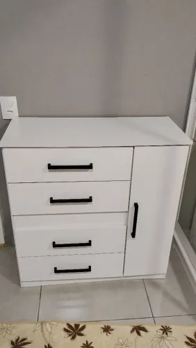 Vende-se cômoda 4 gavetas 