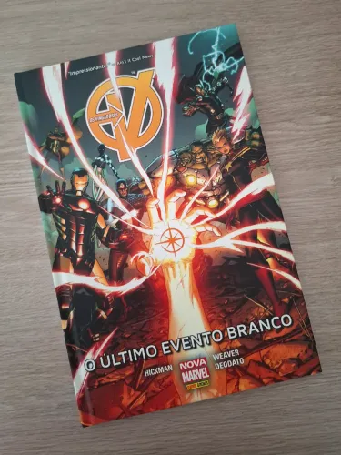 HQ: Vingadores - O último evento branco
