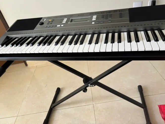 Teclado Yamaha PSR-E353 - 61 teclas - Perfeito estado