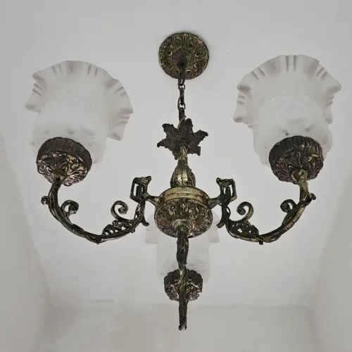Lustre Clássico em Bronze com 3 Tulipas de Vidro