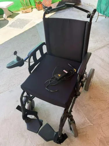 Cadeira de Rodas Elétrica