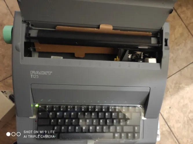 Máquina de escrever elétrica