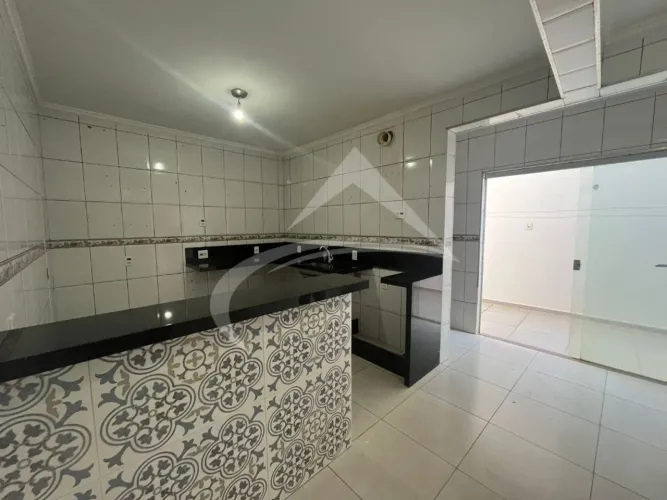 Sobrado com Espaço Comercial à Venda  Bairro Hilda Mandarino / Araçatuba-SP