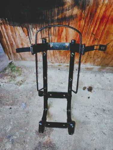 Suporte de extintor veicular.