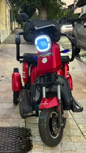 Triciclo elétrico Troly 