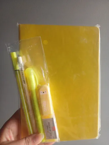 Kit papelaria cor amarela