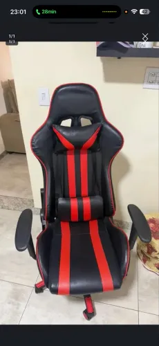 Cadeira gamer preta e vermelha 