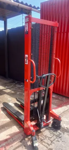 Empilhadeira manual
