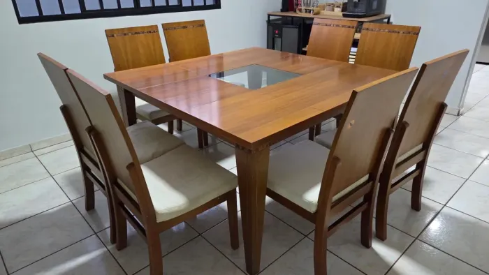 Vendo linda mesa com 8 lugares