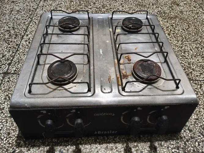 Fogão de mesa Cooktop 4 bocas usado <br>Retirar na Avenida Protásio Alves 4870