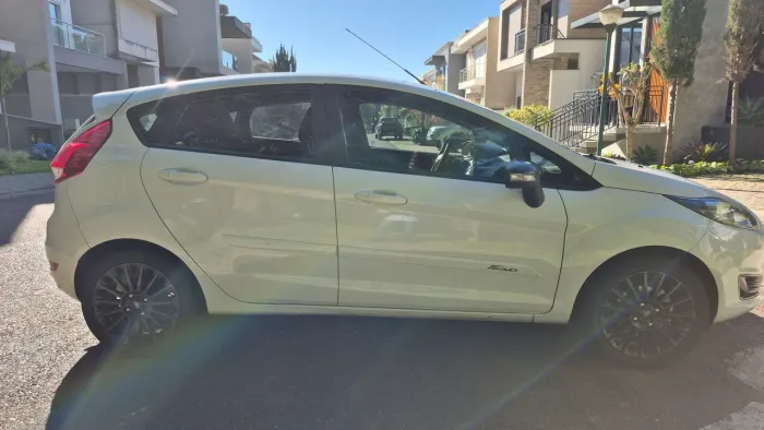 Ford Fiesta SEL 1.6 16V Flex Mec. 5P 2017