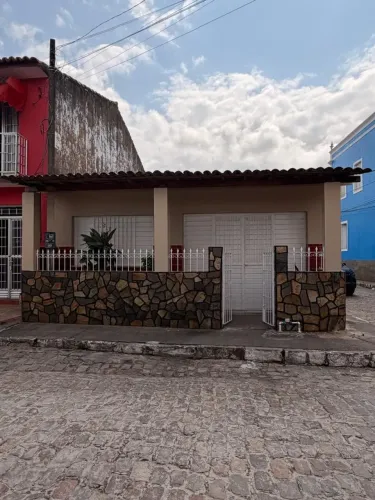 CASA PARA ALUGAR!! 90m² COM 3 QUARTOS SENDO 1 SUÍTE NO CENTRO - Penedo - AL