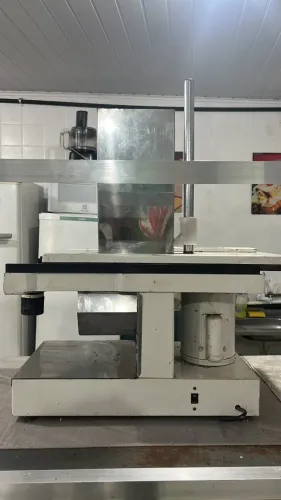 Fatiadora de frios industrial 