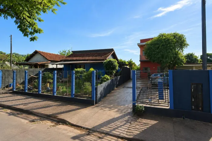 Terreno de 2.300 m² com Sobrado Comercial, Casa Alugada e Renda Mensal de R$ 3.200,00