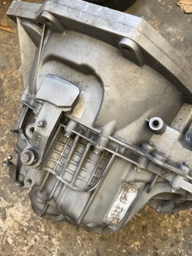 Câmbio da Renault 2.5 de 6 marchas