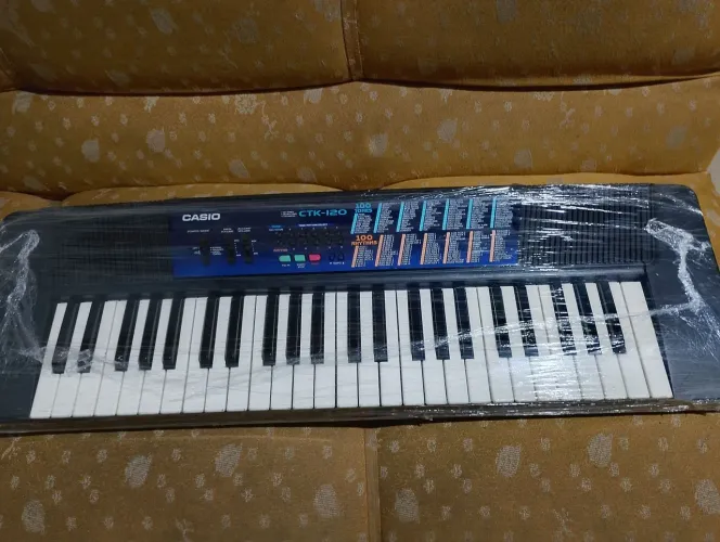 Teclado Casio CTK semi novo