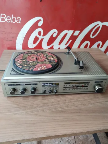 Rádio toca disco Frahm ST-700 ( para retirar peças)