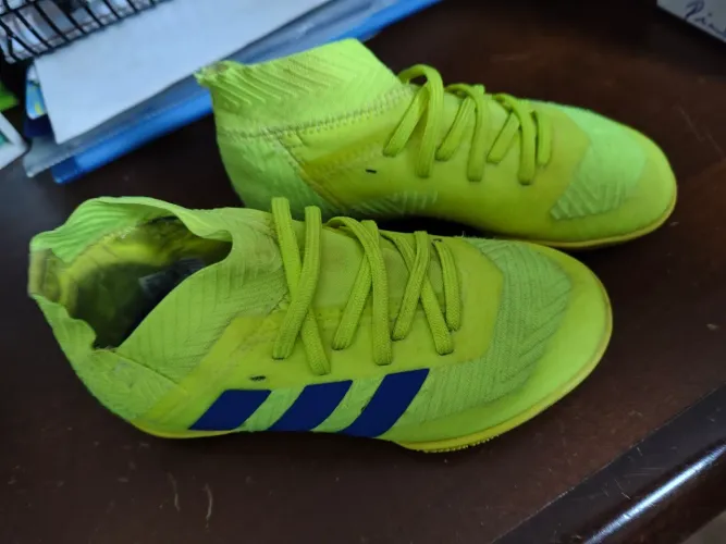 Chuteira Adidas Nemeziz Tango 18.3 TF Society.