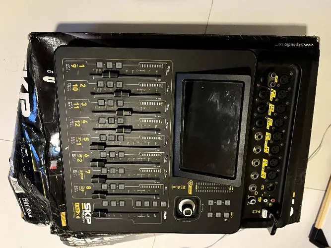 Mesa de Som Digital SKP D-Touch 20 - Impecável (Com Caixa)