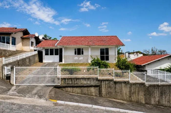 Casa de Alvenaria - Venda - 02 dormitórios - 79m2 - Barra do Trombudo - Rio do Sul