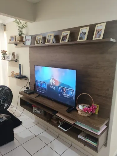 Painel de tv suspenso