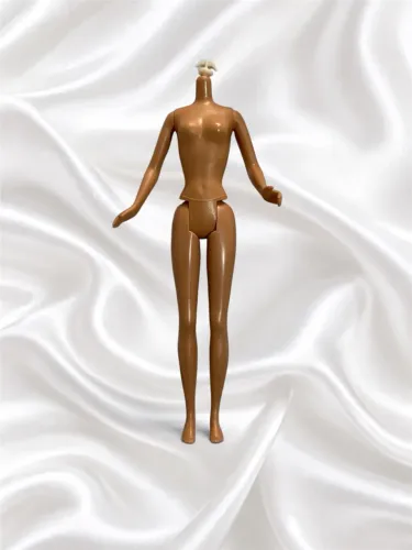 Corpinho da boneca Gabriela de HSM